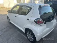 Usata Toyota Aygo Connect Style 72 CV (52 kW) 2012 Bianco Utilitaria