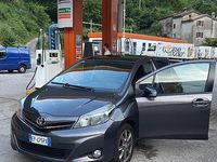Usata Toyota Yaris 99 CV (72 kW) 2013 Grigio Utilitaria