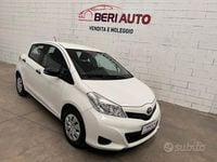 Usata Toyota Yaris Lounge 69 CV (50 kW) 2012 Bianco Utilitaria