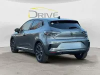 Usata Renault Clio V Techno 91 CV (66 kW) 2025 Grigio Berlina