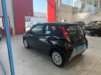 Usata Toyota Aygo Connect Style 72 CV (52 kW) 2021 Nero Utilitaria