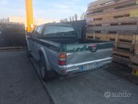 Usata Mitsubishi L 87 CV (63 kW) 2001 Verde SUV