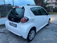 Usata Toyota Aygo Connect Style 68 CV (50 kW) 2014 Bianco Utilitaria