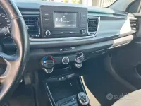 Usata Kia Rio Active 75 CV (55 kW) 2017 Marrone Berlina