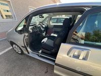 Usata Peugeot 1007 73 CV (53 kW) 2005 Grigio Monovolume