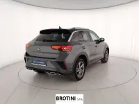 Usata VW T-Roc R-line 116 CV (85 kW) 2024 Grigio metallizzato SUV