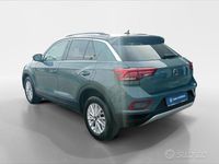 Usata VW T-Roc Life 110 CV (80 kW) 2023 Blu SUV