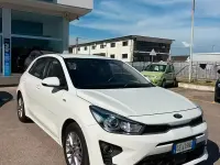 Usata Kia Rio 82 CV (60 kW) 2021 Bianco Berlina