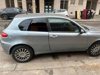 Usata Alfa Romeo 147 105 CV (77 kW) 2002 Grigio Utilitaria