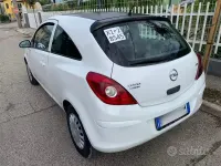 Usata Opel Corsa 75 CV (55 kW) 2011 Bianco Utilitaria