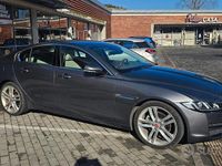 Usata Jaguar XE 180 CV (132 kW) 2015 Grigio Berlina