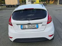 Usata Ford Fiesta 71 CV (52 kW) 2012 Bianco Berlina