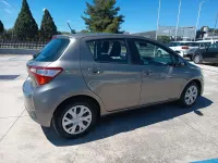 Usata Toyota Yaris Hybrid Active 73 CV (53 kW) 2019 Grigio Berlina