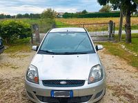 Usata Ford Fiesta 80 CV (58 kW) 2007 Grigio Utilitaria