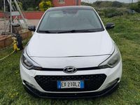 Usata Hyundai i20 Comfort 90 CV (66 kW) 2015 Bianco Utilitaria