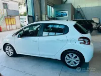 Usata Peugeot 208 Active 82 CV (60 kW) 2012 Bianco Utilitaria