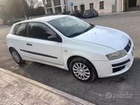 Usata Fiat Stilo 109 CV (80 kW) 2001 Bianco Utilitaria