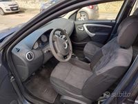 Usata Dacia Sandero Lauréate 75 CV (55 kW) 2010 Grigio Berlina