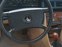 Usata Mercedes E200 122 CV (89 kW) 1987 Grigio Berlina