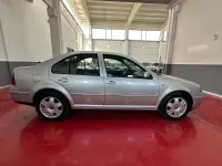 Usata VW Bora Highline 131 CV (96 kW) 2003 Argento Berlina