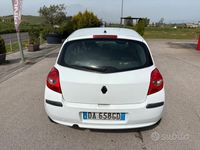 Usata Renault Clio III 75 CV (55 kW) 2006 Bianco Utilitaria