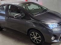 Usata Toyota Yaris Hybrid Active 75 CV (55 kW) 2015 Grigio Berlina