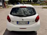 Gebraucht Peugeot 208 Allure 75 PS (55 kW) 2016 Weiß Kleinwagen