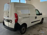 Usata Fiat Doblò 105 CV (77 kW) 2021 Bianco Monovolume