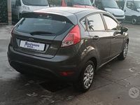 Usado Ford Fiesta Business Edition 95 HP (69 kW) 2017 Cinzento Sedan