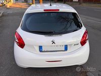 Usata Peugeot 208 68 CV (50 kW) 2015 Bianco Utilitaria