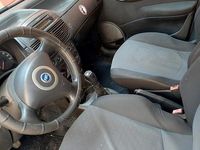 Usata Fiat Punto 69 CV (50 kW) 2005 Berlina