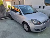 Usado Ford Fiesta 68 HP (50 kW) 2007 Cinzento Citadino