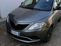 Usata Lancia Ypsilon Gold 69 CV (50 kW) 2019 Grigio Utilitaria