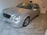 Usata Mercedes E270 177 CV (130 kW) 2004 Grigio Berlina