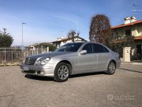 Usata Mercedes E270 177 CV (130 kW) 2002 Grigio Berlina