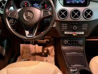 Usata Mercedes B200 135 CV (99 kW) 2015 Nero Monovolume