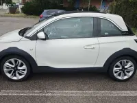Usata Opel Adam Rocks 69 CV (50 kW) 2016 Bianco Utilitaria