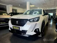Usata Peugeot 2008 Active 110 CV (80 kW) 2022 Bianco SUV