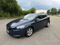 Usata Volvo V40 Momentum 115 CV (84 kW) 2014 Blu Berlina