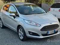Usata Ford Fiesta Titanium 75 CV (55 kW) 2015 Grigio Utilitaria