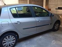 Usata Renault Clio II 54 CV (39 kW) 2011 Grigio Berlina