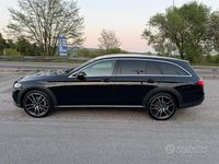 Usata Mercedes E220 140 CV (102 kW) 2022 Nero Station wagon