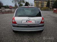 Usata Renault Clio II Authentique 58 CV (42 kW) 2004 Grigio Berlina