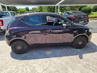 Usata Lancia Ypsilon 69 CV (50 kW) 2013 Viola metallizzato Utilitaria