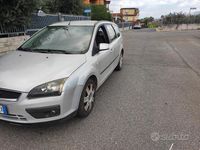 Usata Ford Focus 90 CV (66 kW) 2005 Grigio Station wagon