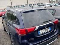 usata Mitsubishi Outlander 2.2 DI-D 4WD Instyle 7p.**