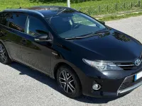 Usata Toyota Auris Hybrid Active 99 CV (72 kW) 2015 Nero Station wagon