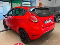 Usata Ford Fiesta 80 CV (58 kW) 2016 Rosso Utilitaria