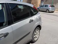 Usata Ford Focus 90 CV (66 kW) 2001 Grigio Berlina