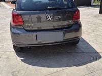 Usado VW Polo 82 CV (60 kW) 2011 Gris Utilitario